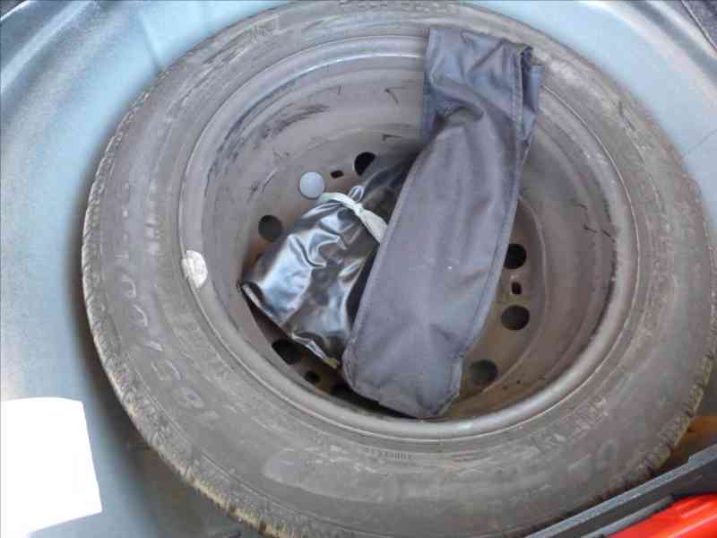 Volkswagen Polo 1,0 MPI HIGHLINE, 1.MAJITEL - foto 17