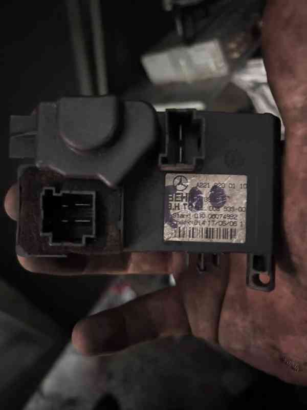 MERCEDES MODULY W221/GL-ML164/W212/W251 INFO V TEXTU - foto 23