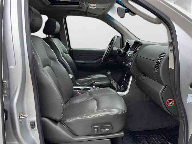 Nissan Pathfinder 2.5 dCi LE 140kw - foto 2