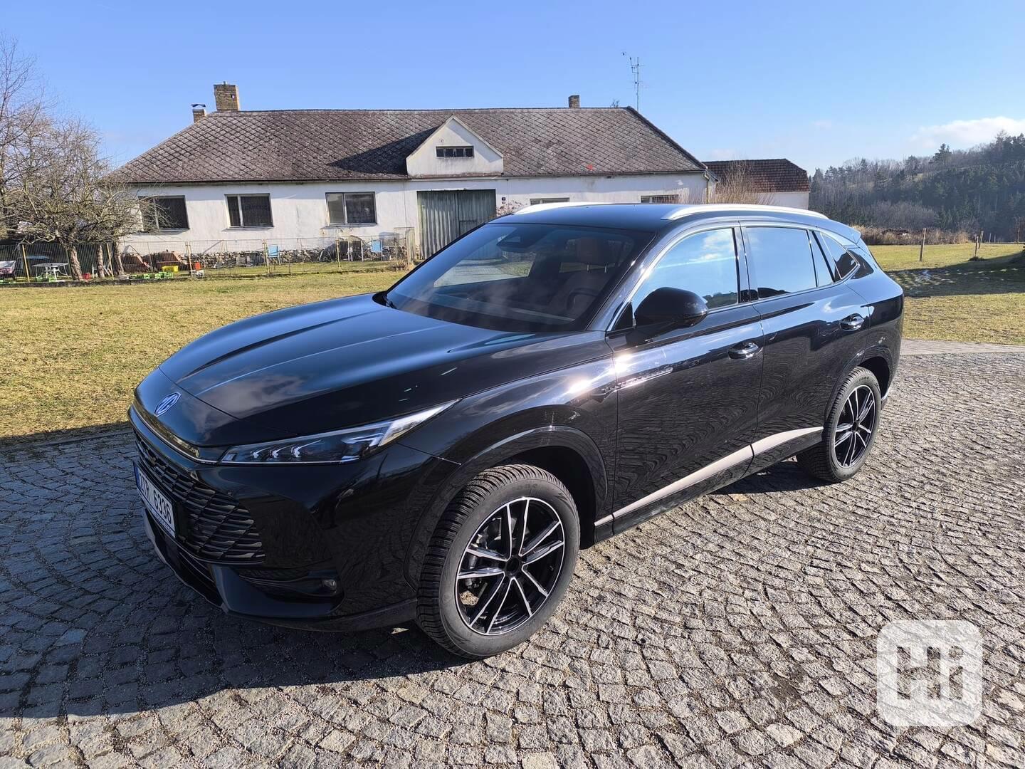 MG HS 1.5T AT EXCLUSIVE | MAX. VÝBAVA | 7 LET ZÁRUKA | KŮŽE - foto 1