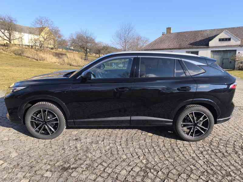 MG HS 1.5T AT EXCLUSIVE | MAX. VÝBAVA | 7 LET ZÁRUKA | KŮŽE - foto 5