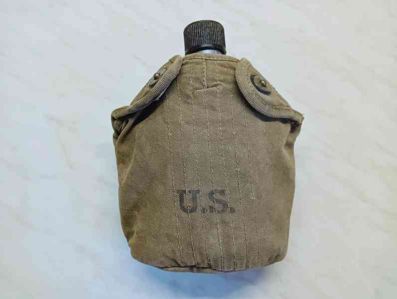 Polní láhev (čutora) US Army r. 1945 s obalem a pítkem