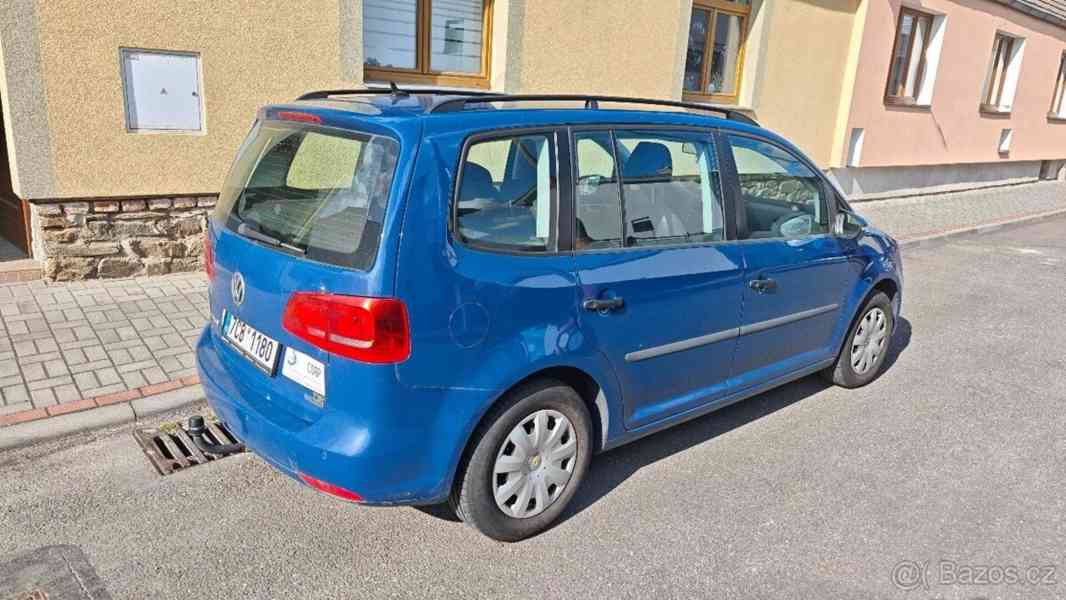 Volkswagen Touran - foto 4