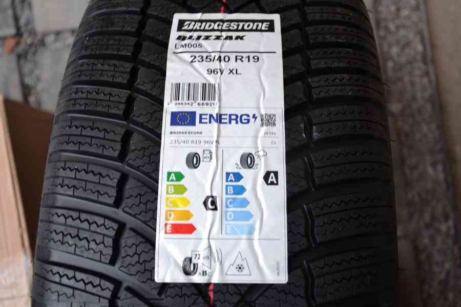 NOVÁ zimní Alu sada Škoda Superb III, IV 235/40 R19 Bridg. - foto 17