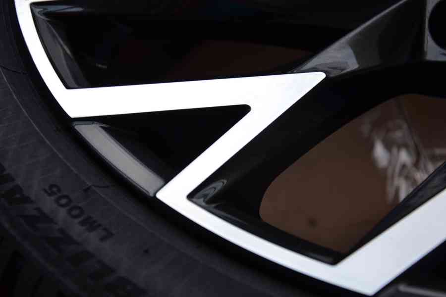 NOVÁ zimní Alu sada Škoda Superb III, IV 235/40 R19 Bridg. - foto 8