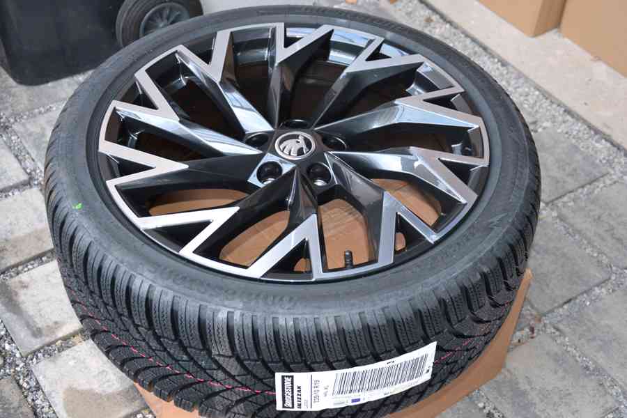 NOVÁ zimní Alu sada Škoda Superb III, IV 235/40 R19 Bridg. - foto 10