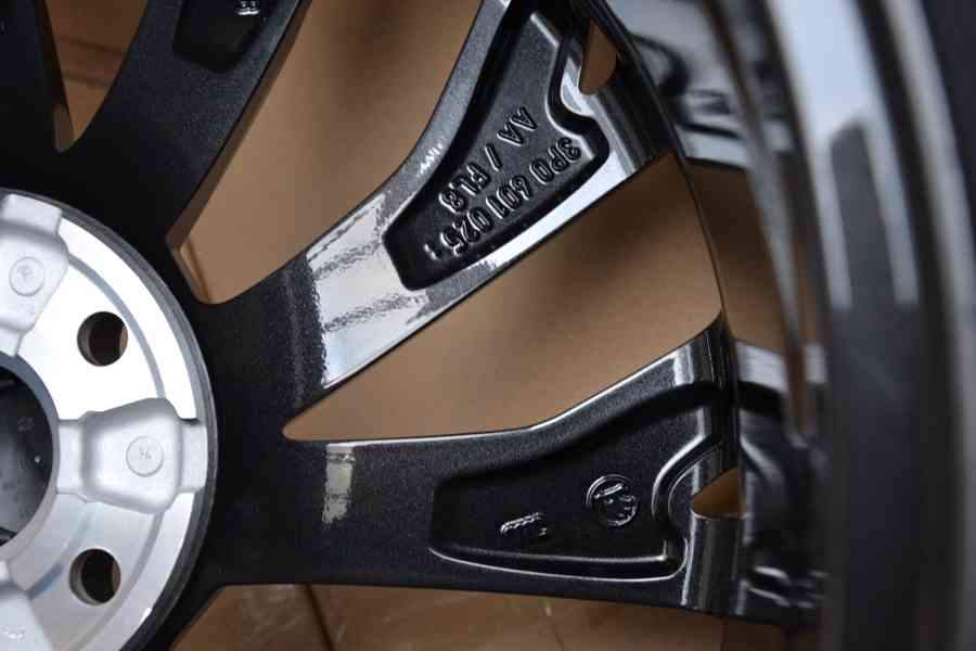 NOVÁ zimní Alu sada Škoda Superb III, IV 235/40 R19 Bridg. - foto 11