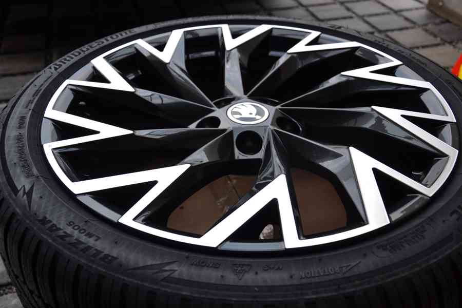 NOVÁ zimní Alu sada Škoda Superb III, IV 235/40 R19 Bridg. - foto 9