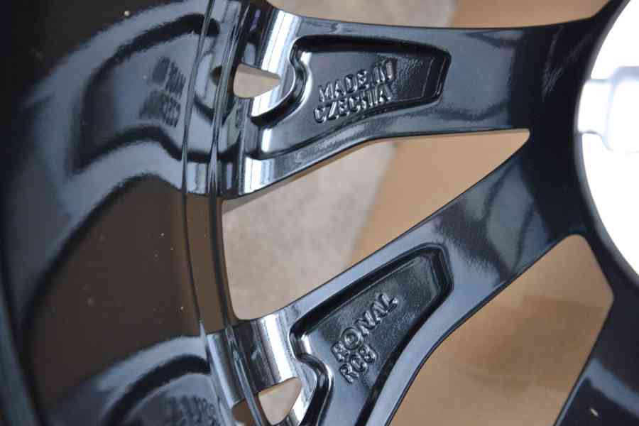 NOVÁ zimní Alu sada Škoda Superb III, IV 235/40 R19 Bridg. - foto 13