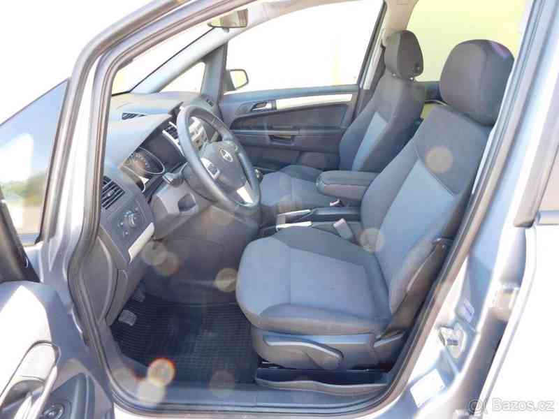 Opel Zafira 1,9   CDTi,,7 míst,,tažné zařízení,, - foto 19