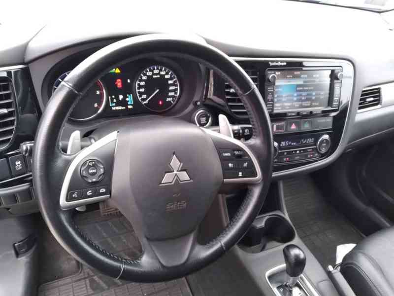 MITSUBISHI OUTLANDER 2.2 DI-D 4x4 AT IN STYLE 1.MAJITEL,ČR - foto 19