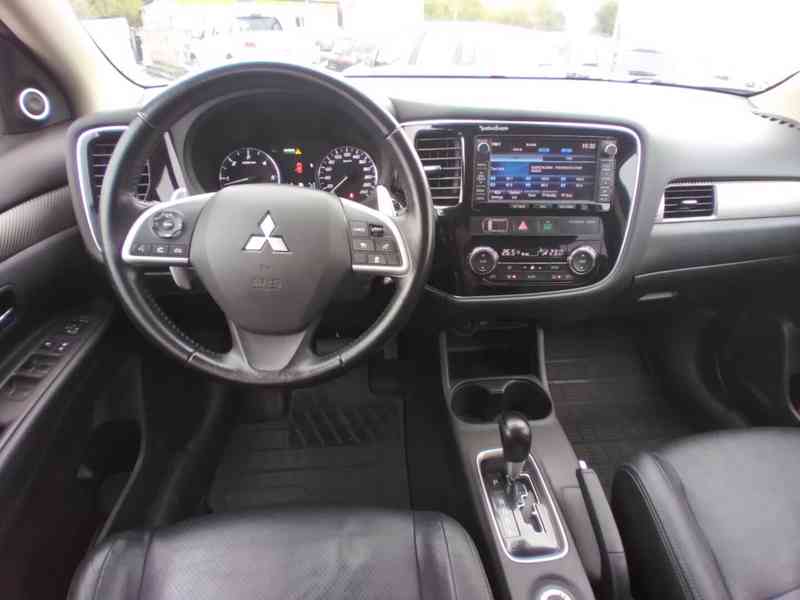 MITSUBISHI OUTLANDER 2.2 DI-D 4x4 AT IN STYLE 1.MAJITEL,ČR - foto 18