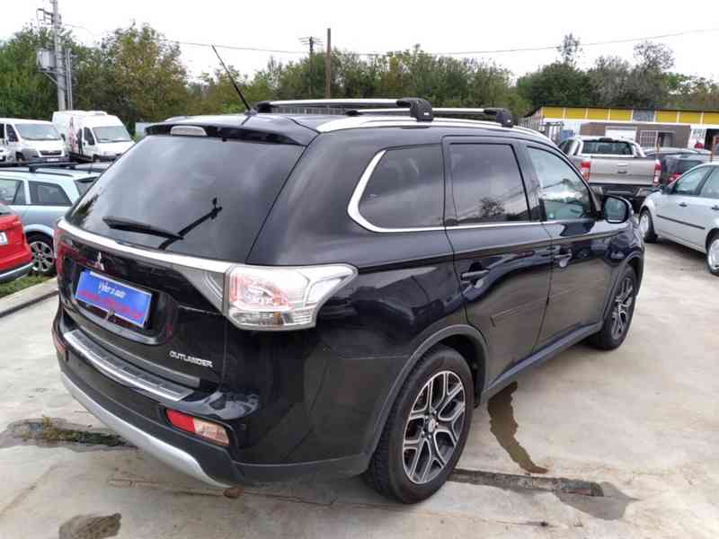 MITSUBISHI OUTLANDER 2.2 DI-D 4x4 AT IN STYLE 1.MAJITEL,ČR - foto 6