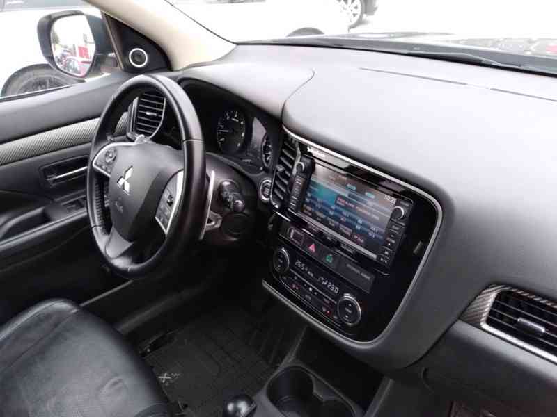 MITSUBISHI OUTLANDER 2.2 DI-D 4x4 AT IN STYLE 1.MAJITEL,ČR - foto 17