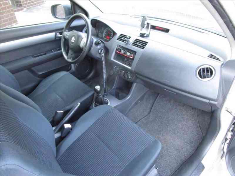 Suzuki Swift 1,3 i COMFORT - foto 13