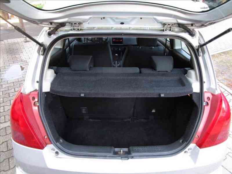 Suzuki Swift 1,3 i COMFORT - foto 11