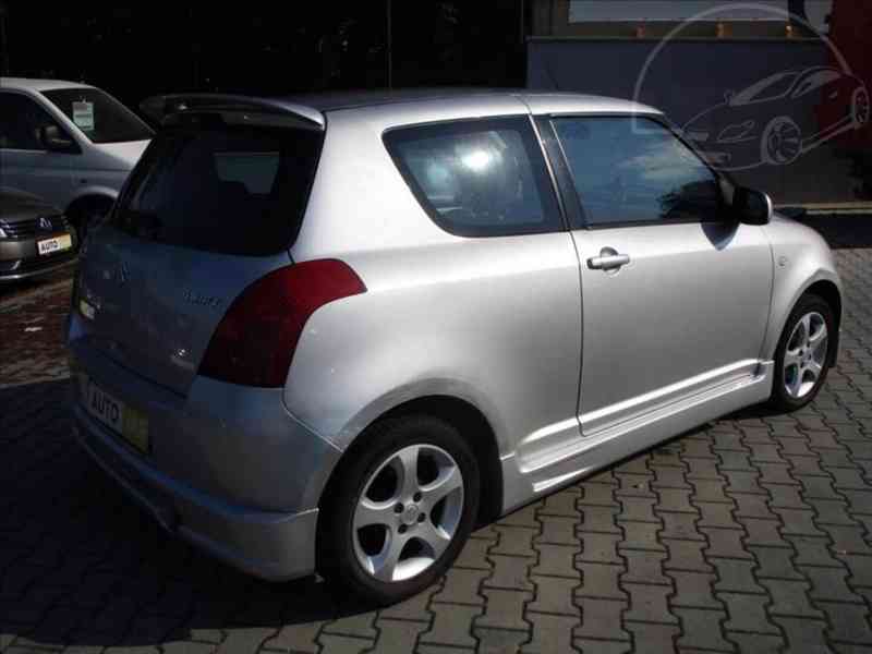 Suzuki Swift 1,3 i COMFORT - foto 3