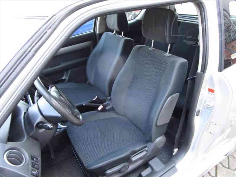 Suzuki Swift 1,3 i COMFORT - foto 9