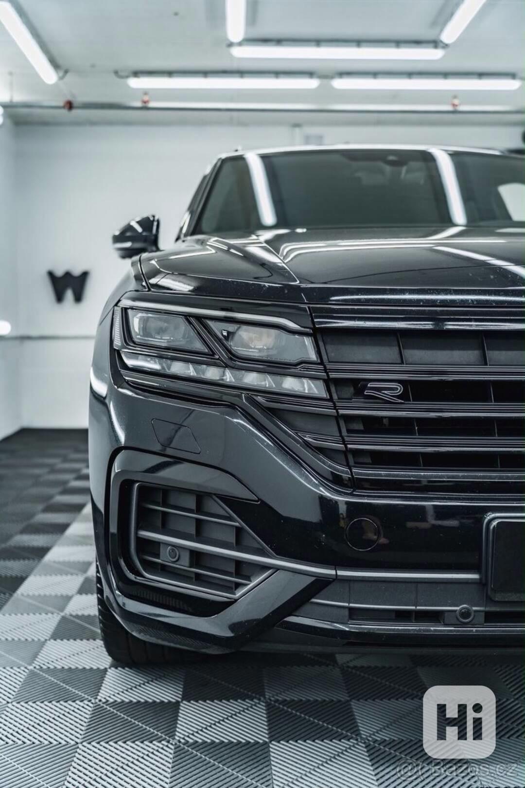 Volkswagen Touareg 3,0   TDi R Line BLACK STYLE MAX VÝB - foto 1