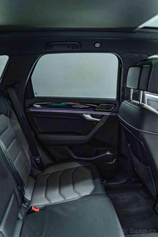 Volkswagen Touareg 3,0   TDi R Line BLACK STYLE MAX VÝB - foto 13