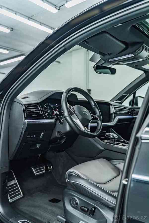 Volkswagen Touareg 3,0   TDi R Line BLACK STYLE MAX VÝB - foto 7