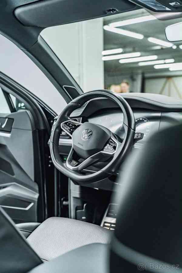 Volkswagen Touareg 3,0   TDi R Line BLACK STYLE MAX VÝB - foto 8