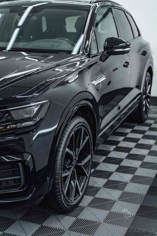Volkswagen Touareg 3,0   TDi R Line BLACK STYLE MAX VÝB - foto 2