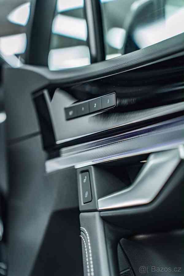 Volkswagen Touareg 3,0   TDi R Line BLACK STYLE MAX VÝB - foto 17