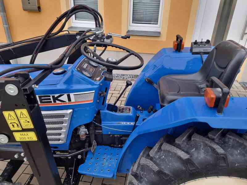 Malotraktor Iseki TU 1700 s čelním nakladačem - foto 6