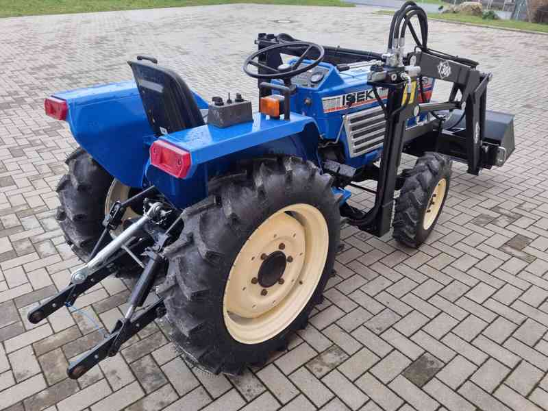 Malotraktor Iseki TU 1700 s čelním nakladačem - foto 3
