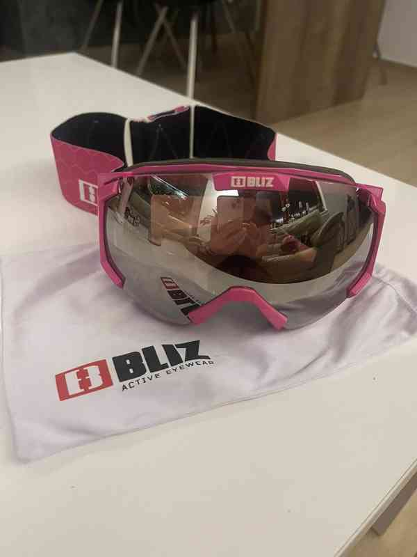  Lyžařská helma GIRO + brýle BLIZ - foto 7