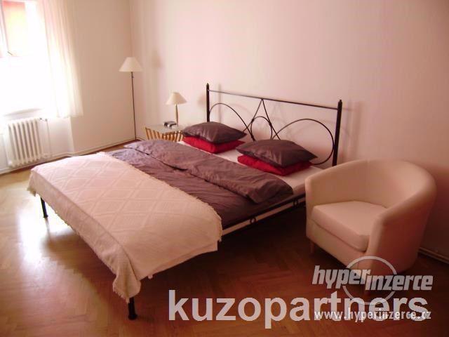 Pronájem bytu - krásný, zařízený byt 2+1, 82m2, s komorou, Praha 1 - Nové Město, ul. Biskupská - foto 9