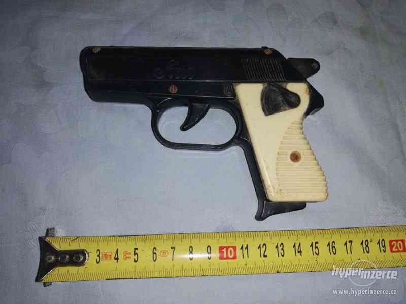 Bakelitová pistolka - dětská hračka - zn. STAR - foto 2