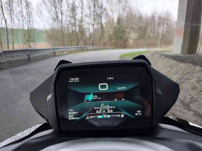 VOGE SR4 350i MAX, najeto 2000 km, bohatá výbava - foto 11