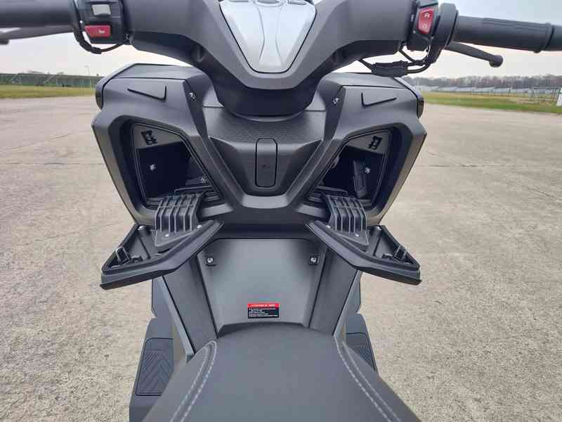 VOGE SR4 350i MAX, najeto 2000 km, bohatá výbava - foto 6