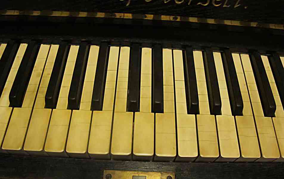 Pianino značky Koch & Korselt   - foto 3