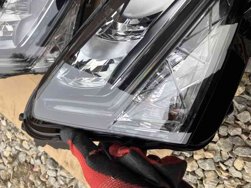 svetlo skoda superb iii 3 lift led prave leve - foto 3