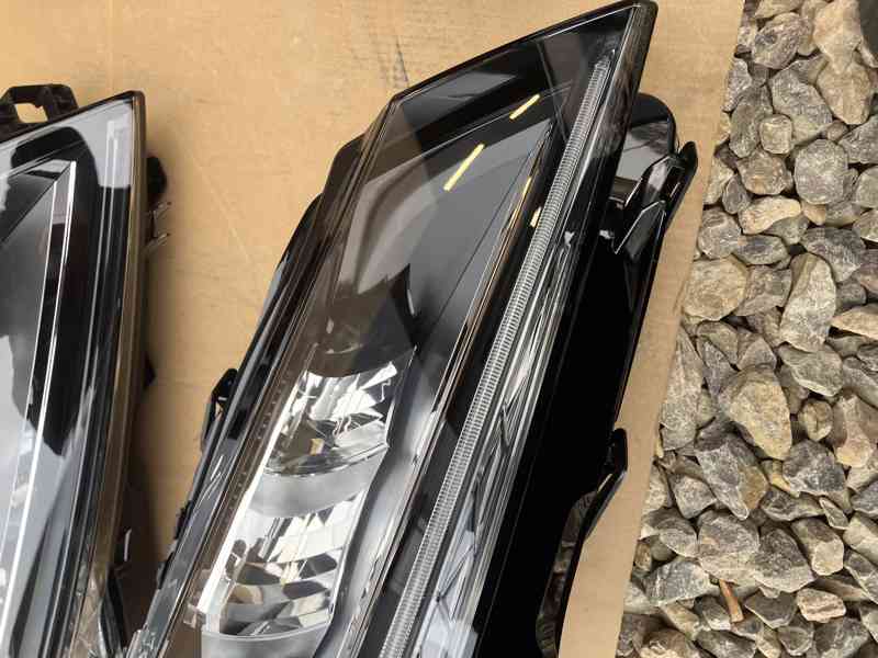 svetlo skoda superb iii 3 lift led prave leve - foto 4