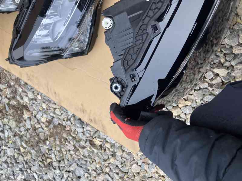 svetlo skoda superb iii 3 lift led prave leve - foto 6
