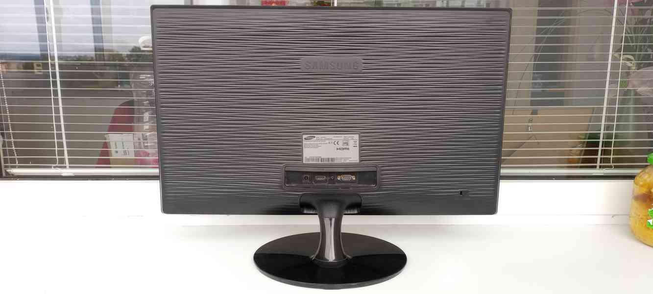 LED monitor Samsung S24D300H - foto 2