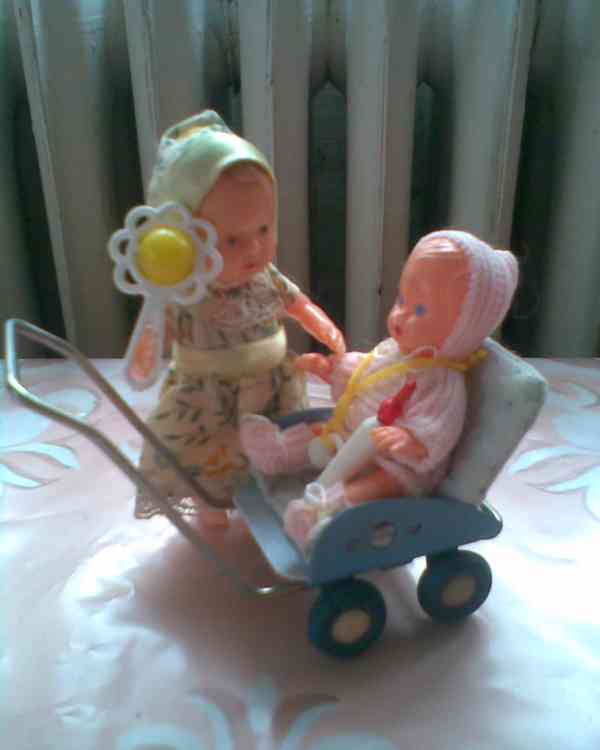 Retro panenky s kočárky