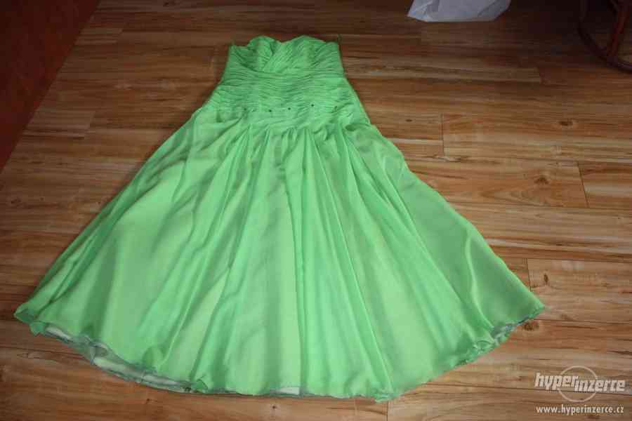 Pistáciově zelené maturitní šaty - foto 2