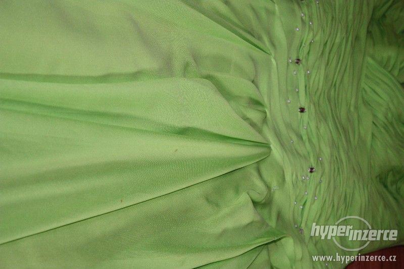 Pistáciově zelené maturitní šaty - foto 3