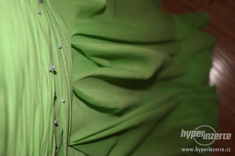 Pistáciově zelené maturitní šaty - foto 5