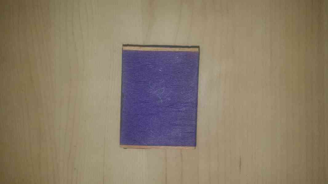 Stará dýhovaná krabička se zápalkami. - foto 2