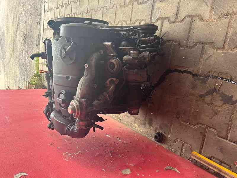 Motor 1,9TDI 96KW VW Passat typ AVF kompletní - foto 2