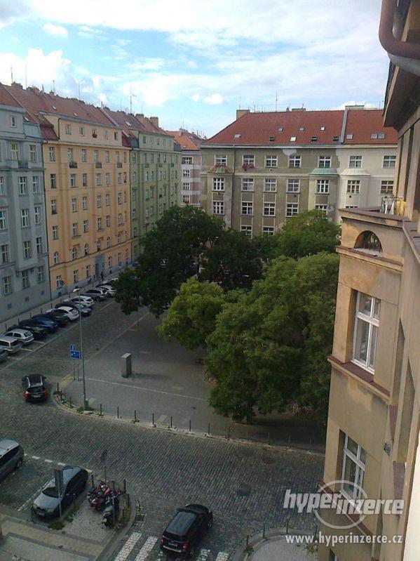 Postel nebo celý samostatný pokoj v bytě v Praze 7 - foto 1