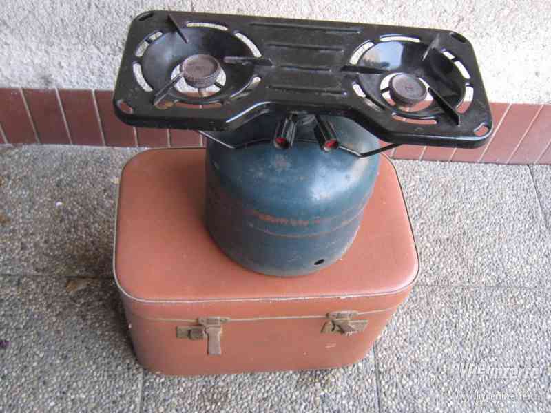 Plynový turistický dvouplotýnkový vařič-hoří. - foto 1