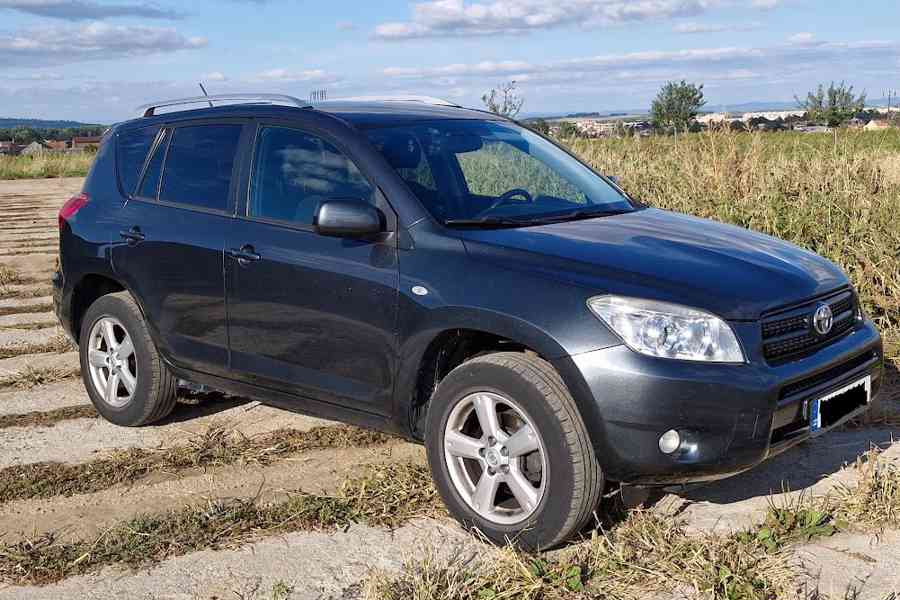 TOYOTA RAV4 - foto 3