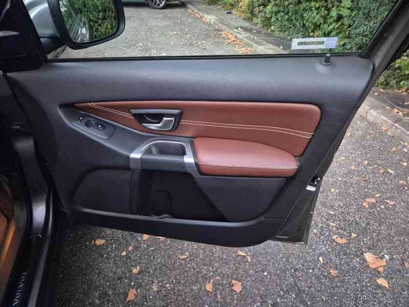 Volvo XC90 2,4   D5 Executive 2011, 7 míst, aut - foto 8